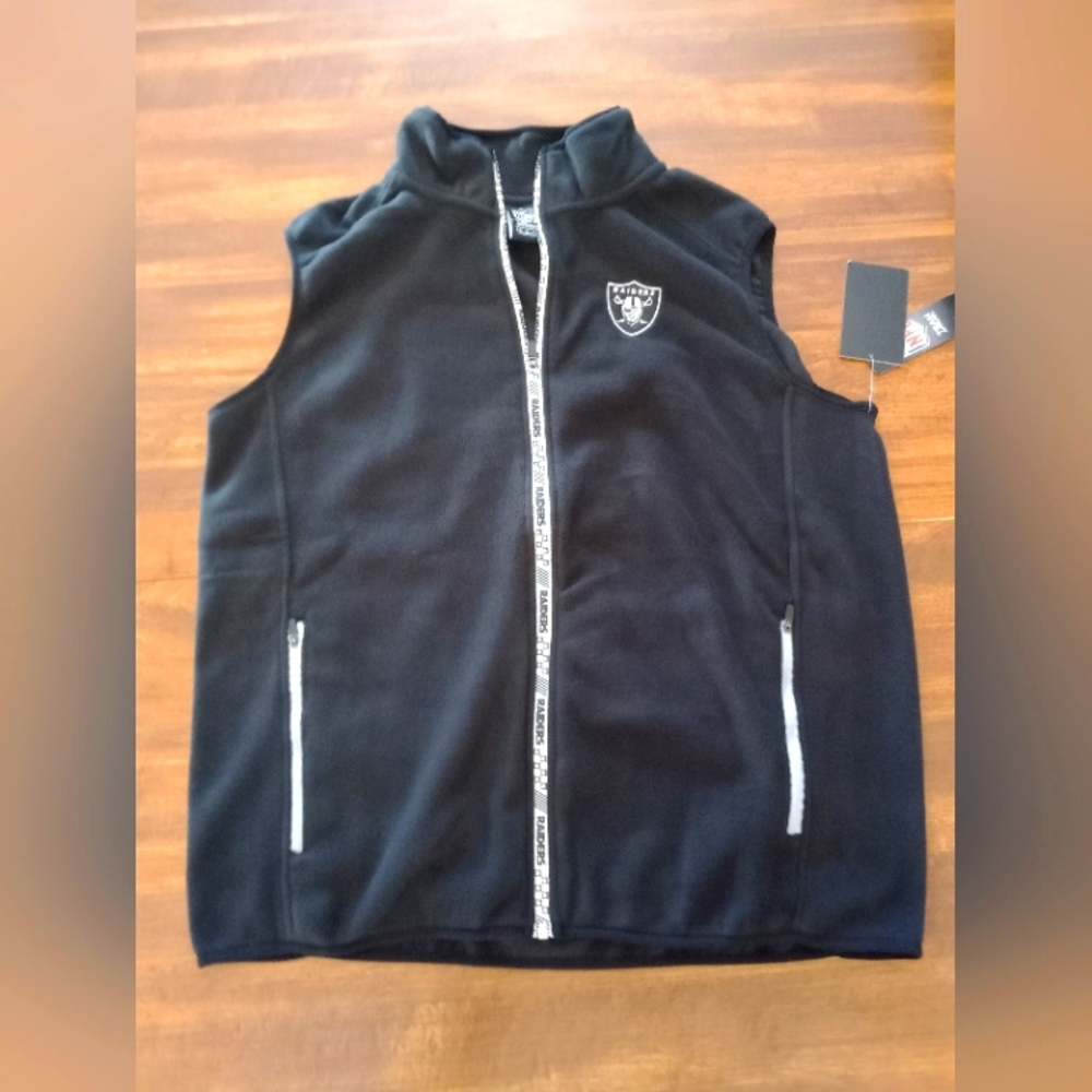 NWT.NFL RAIDERS BLACK ZIP UP VEST. SIZE L. POCKETS. Officially Licensed